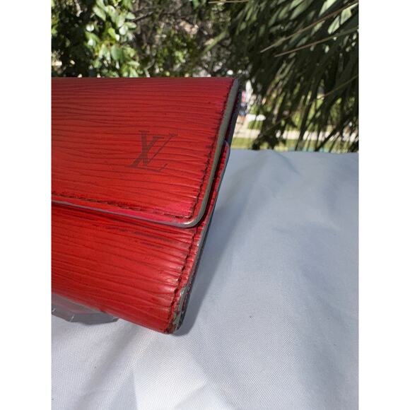 Louis Vuitton Red Epi Key - Picture 4 of 7